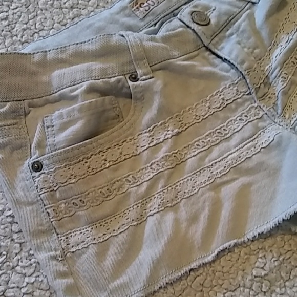 White washed shorts - Picture 2 of 2